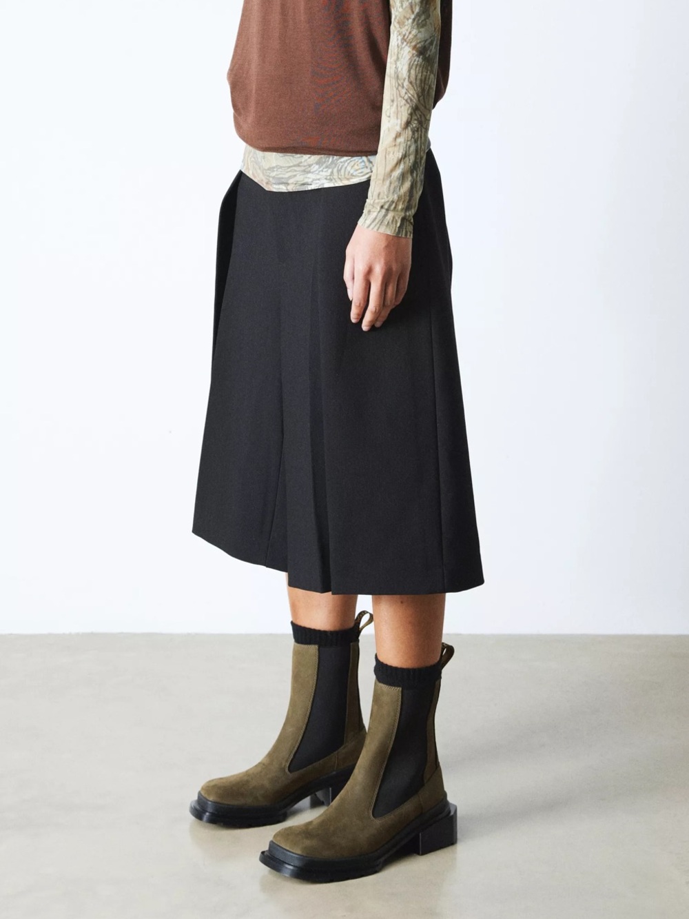Dr. Martens Chelsea Maybole Olive Chelsea Boots in Buttersoft Suede NWB 7/7.5
